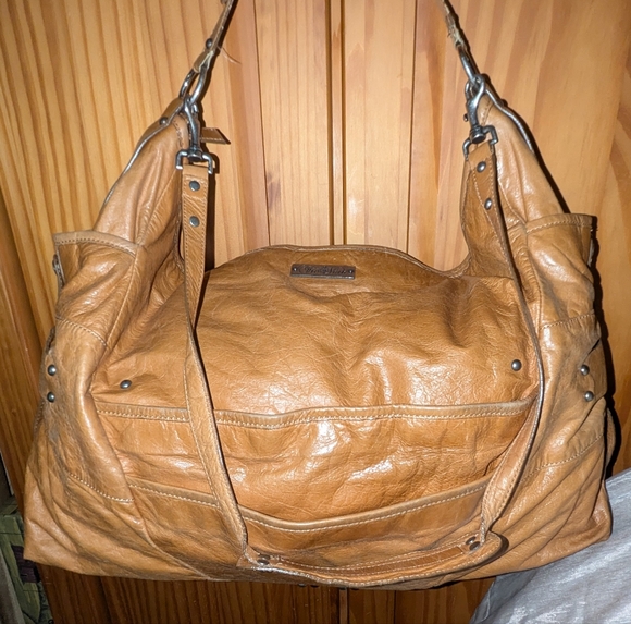 Tre Vero large travel crossbody bag. - Picture 3 of 14